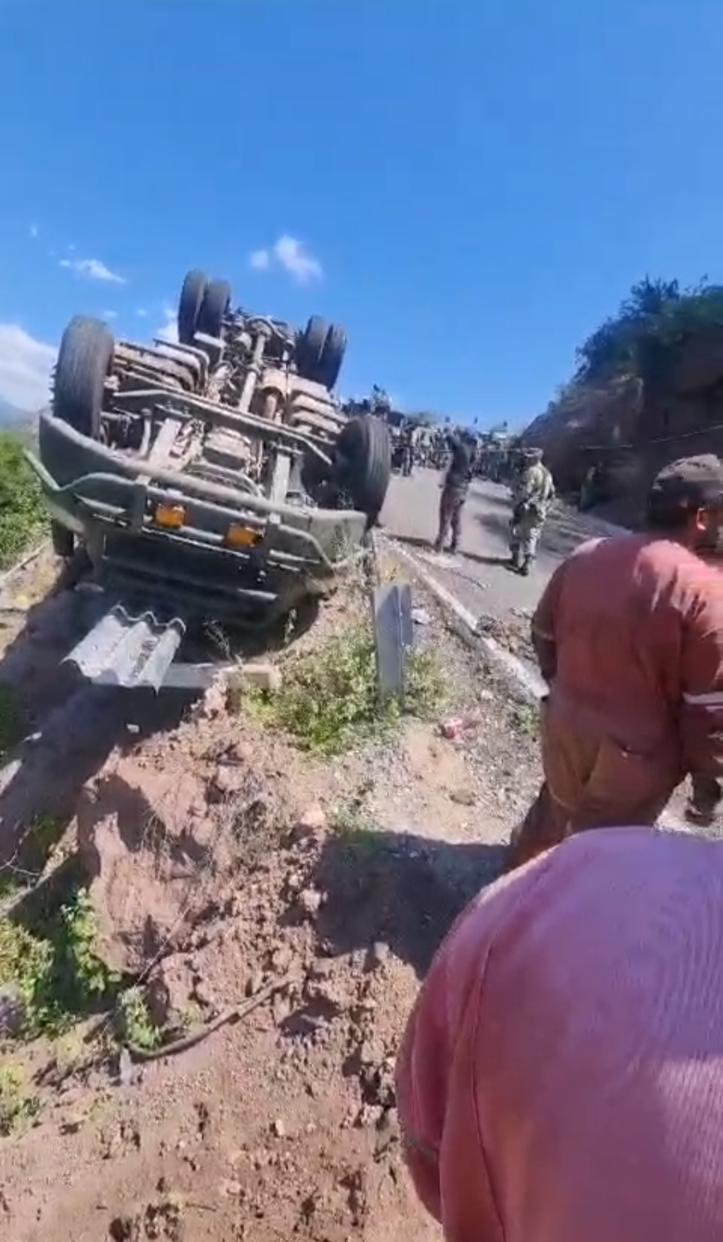 En Tamamzula Durango México Vuelca Camión Resultando dos Elementos sin Vida y 30 Heridos más