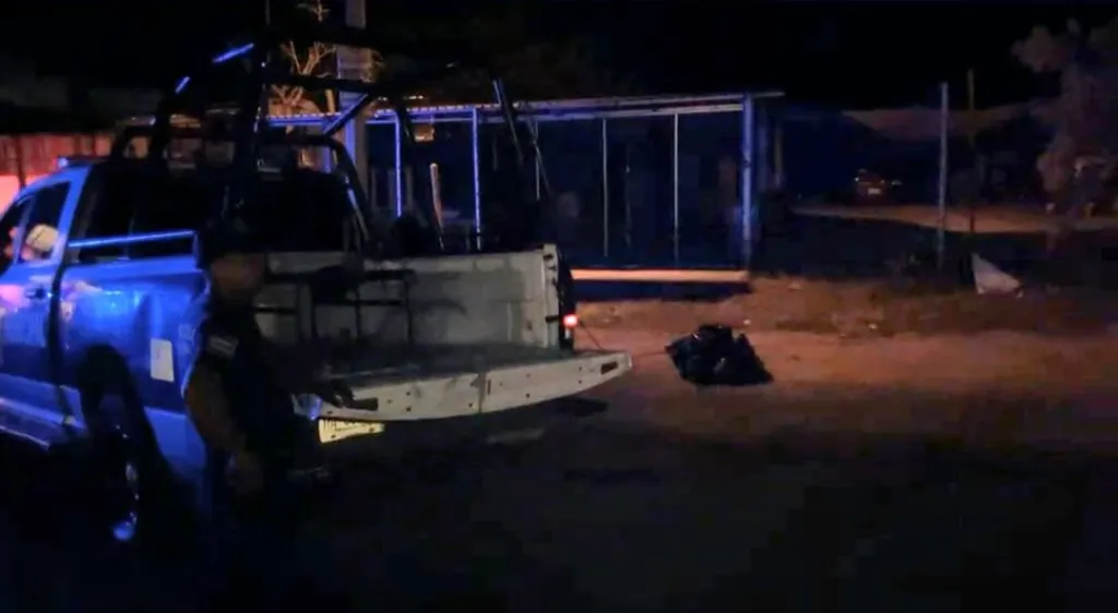 Cinco Bolsas arrojan con Restos Humanos en Cuartel de la GN en Chilpancingo Guerrero México