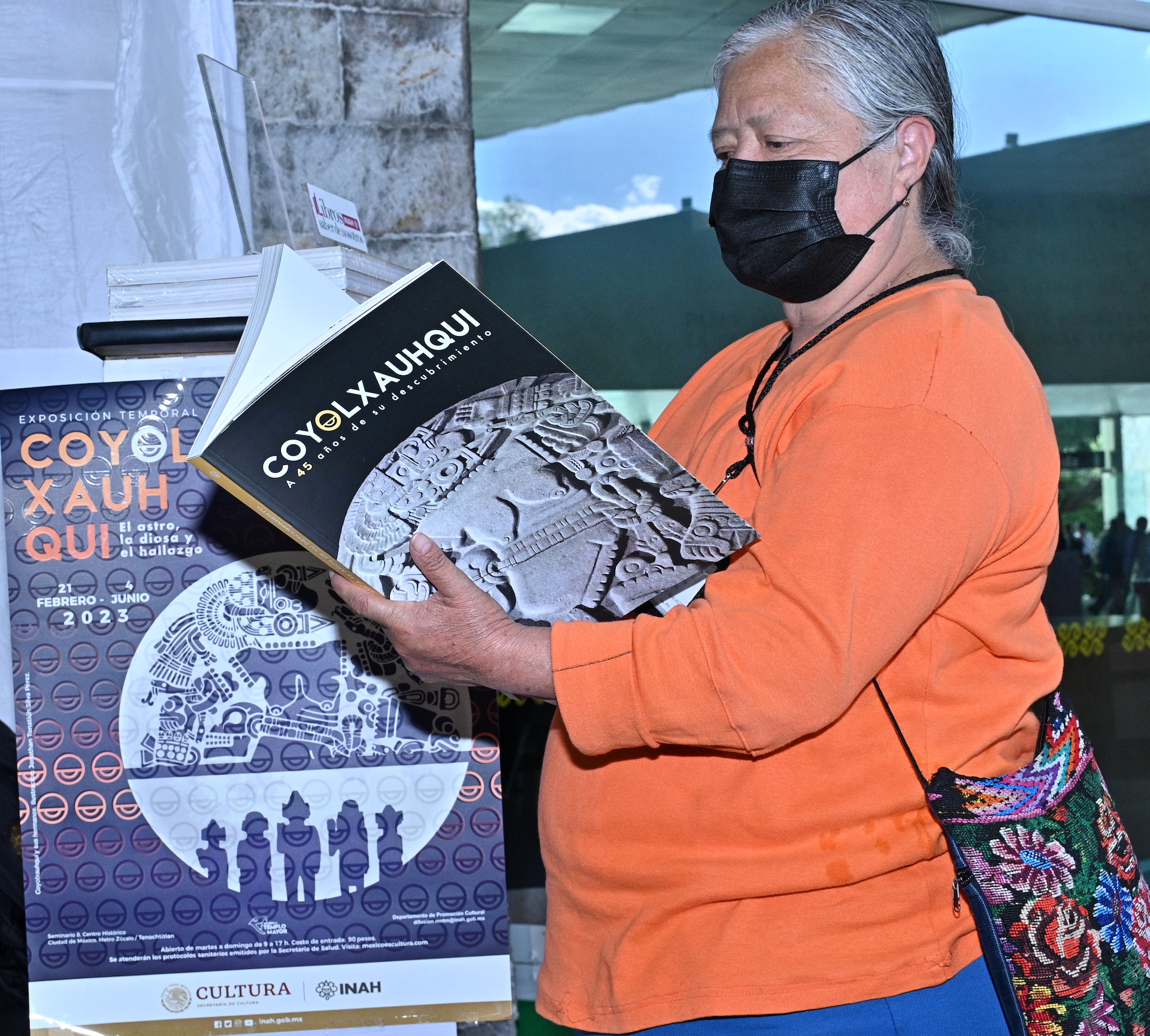 En la CDMX más de 500 títulos y descuentos del 25 al 80%, el INAH participa en la Feria Internacional del Libr o del Zócalo