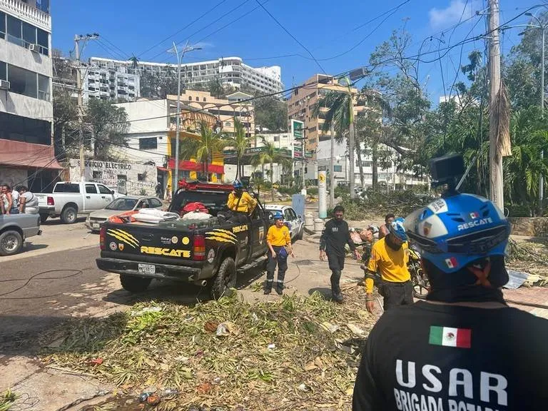 Continúan su labor 43 Brigadistas de Búsqueda de Personasen Acapulco y Coyuca e Benites Tras el Desastre