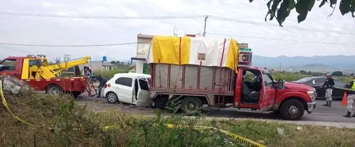 Pierden la Vida dosPersonas  luego de Choque entre Vehículoy Camión de Redilas sobre la México Cuautla en Atl atlahuacan Morelos