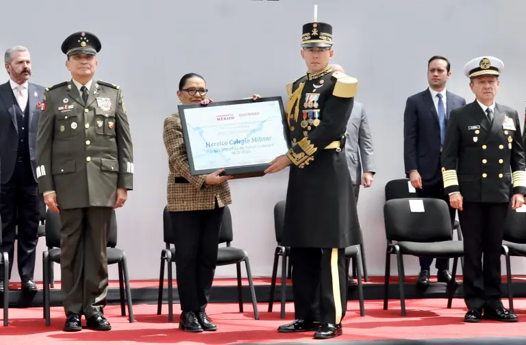 La SSPC Entrega Reconocimiento al Heroico Colegio Militar por su Bicentenario en CDMX