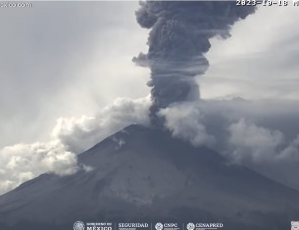 Popocatépetl Volvió a levantar Fumarola de dos Kilómetros y hay Caída de Ceniza