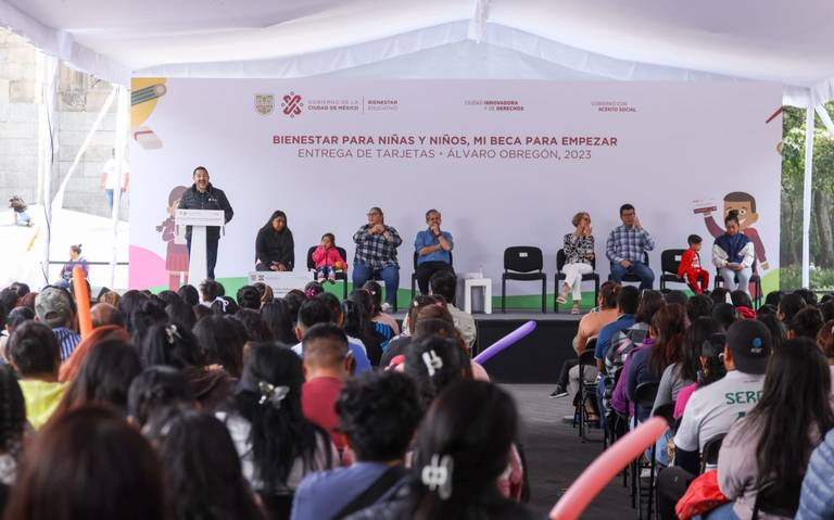 Martí Batres hizo entrega de 3 mil 825 tarjetas del bienestar