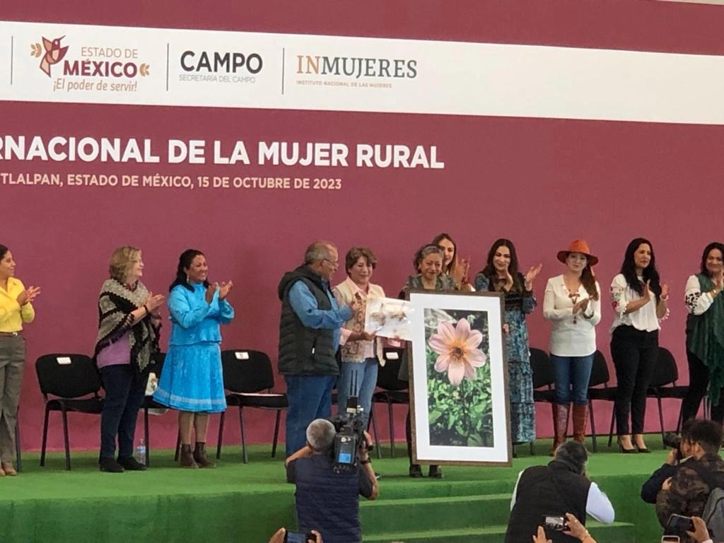 Edomex y la Universidad de Chapingo crean nueva variedad dalias