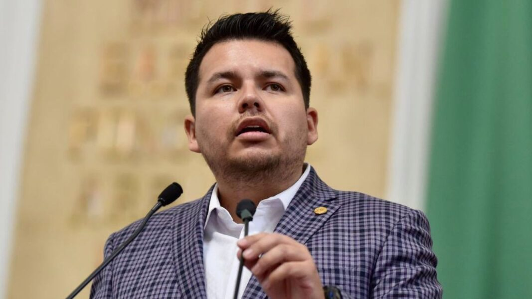 Panista exhorta a jóvenes universitarios de crear un frente a los gobiernos de alternancia