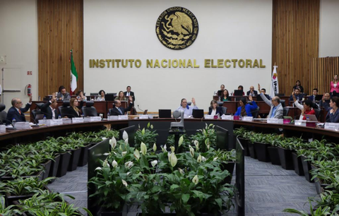 INE ordena que partidos políticos postulen por lo menos a cinco mujeres a gubernaturas