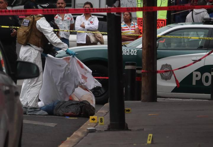 Sicarios les disparan a checadores, uno muere
