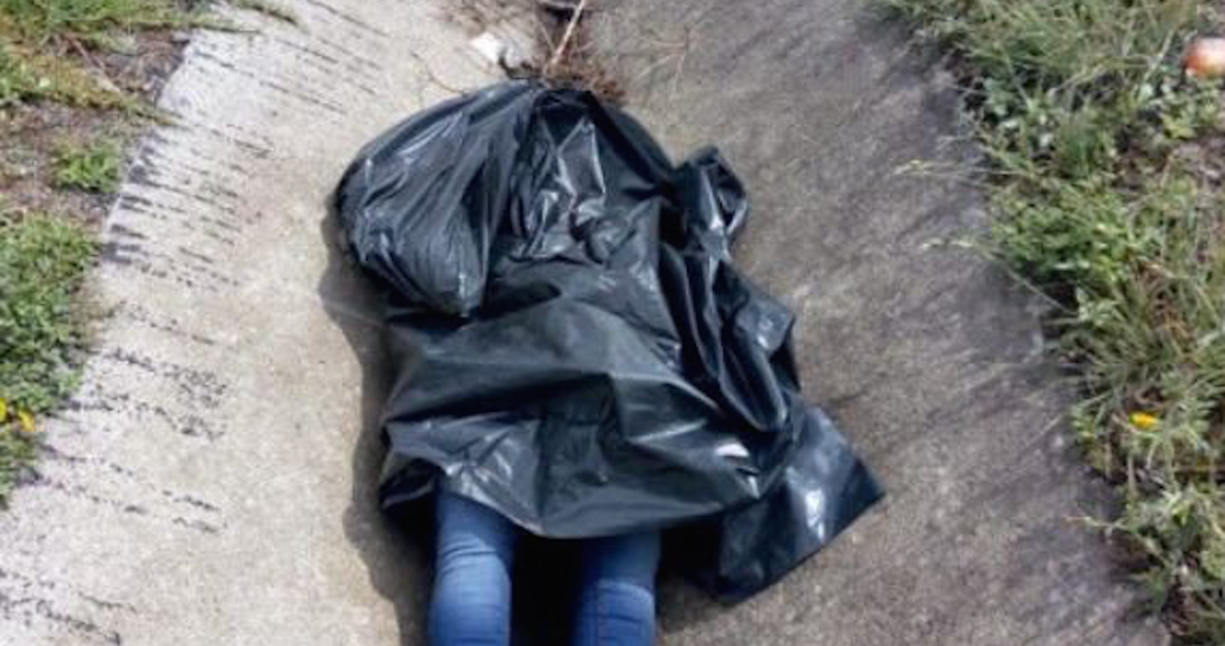 Localizan cadáver de una fémina dentro de una bolsa de plástico
