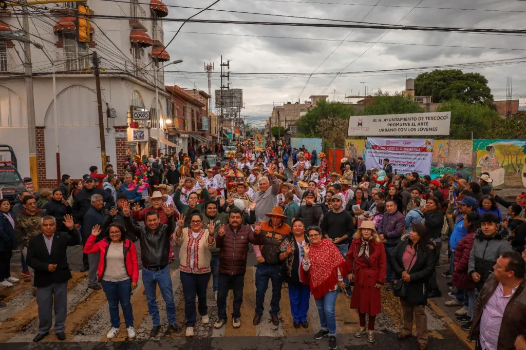 Realizan en Texcoco Edomèx Mega Desfile, Tras dar Inicio al Festival de la Montaña con Colorido y Música