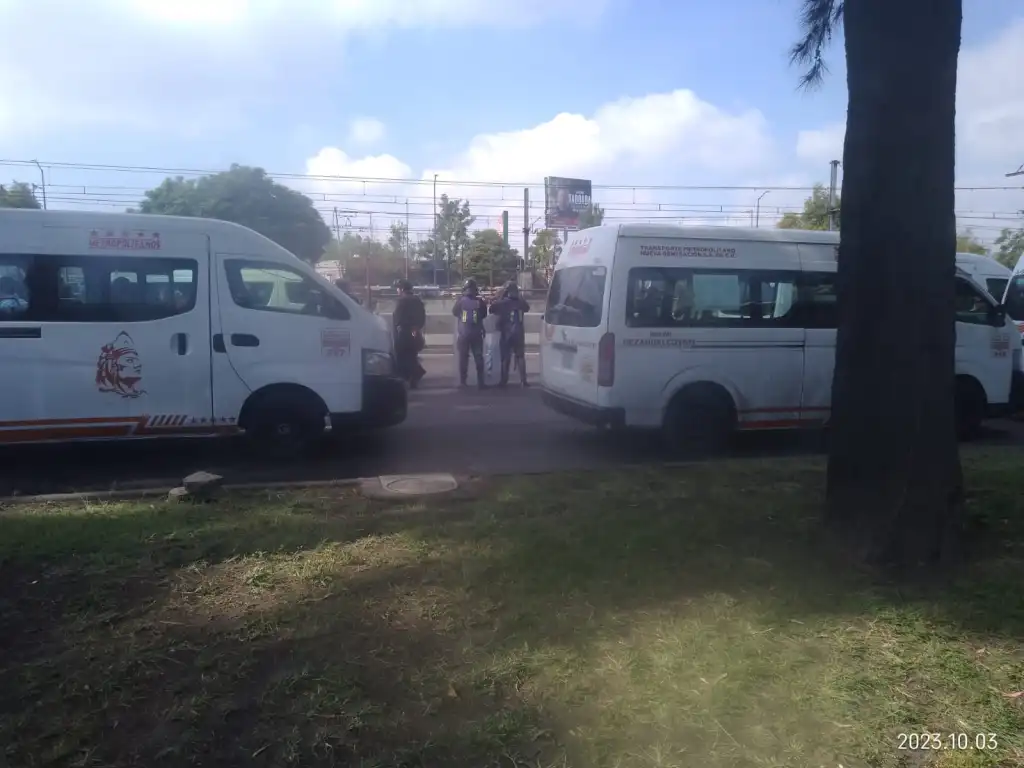 Transportistas Protestan por Causa Congestión en la Calzada Ignacio Zaragoza en la CDMX