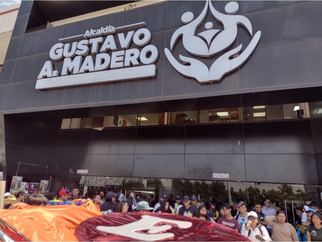 Oficinas de alcaldía morenista de GAM cierra sus puertas a los estudiantes