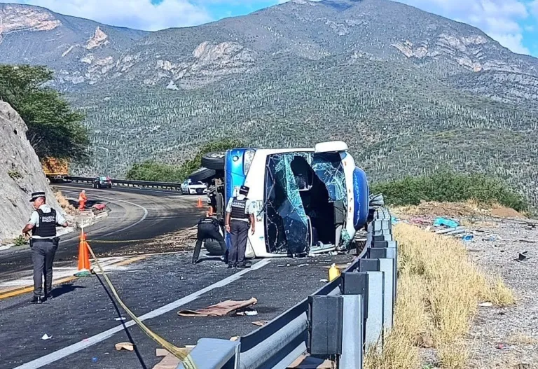 Autobús que Transportaba Migrantes se Accidenta y 17 Personas Mueren, 24 Resultan heridas en Oaxaca México