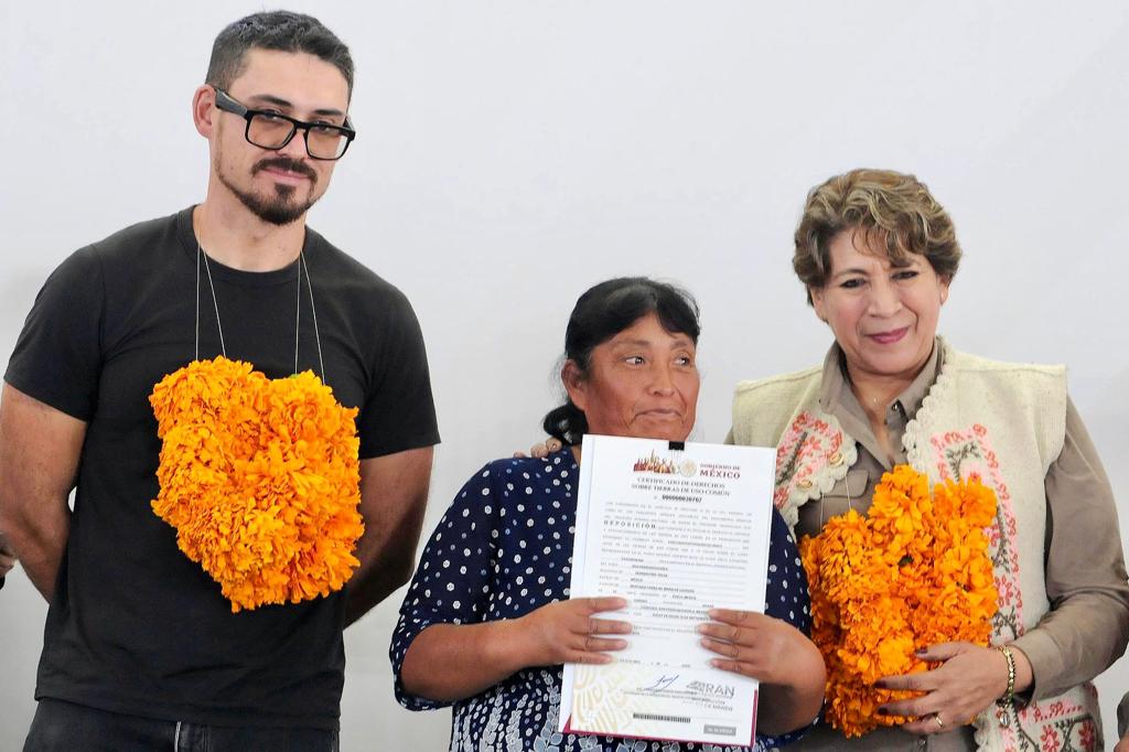 Gobernadora Delfina Gómez le hace justicia al campo mexiquense: entrega documentos agrarios tras 15 años de ab andono
