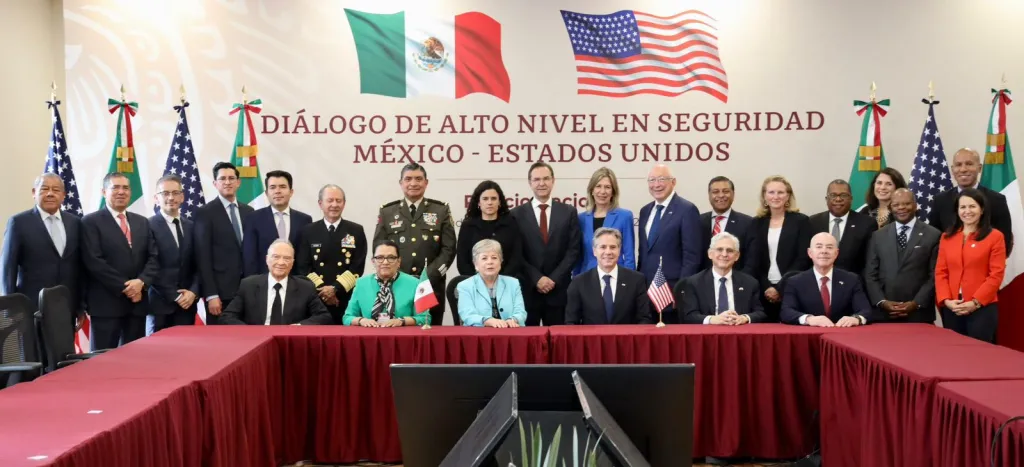 Por Grupos Criminales Van y Precursores Químicos, México y E.U