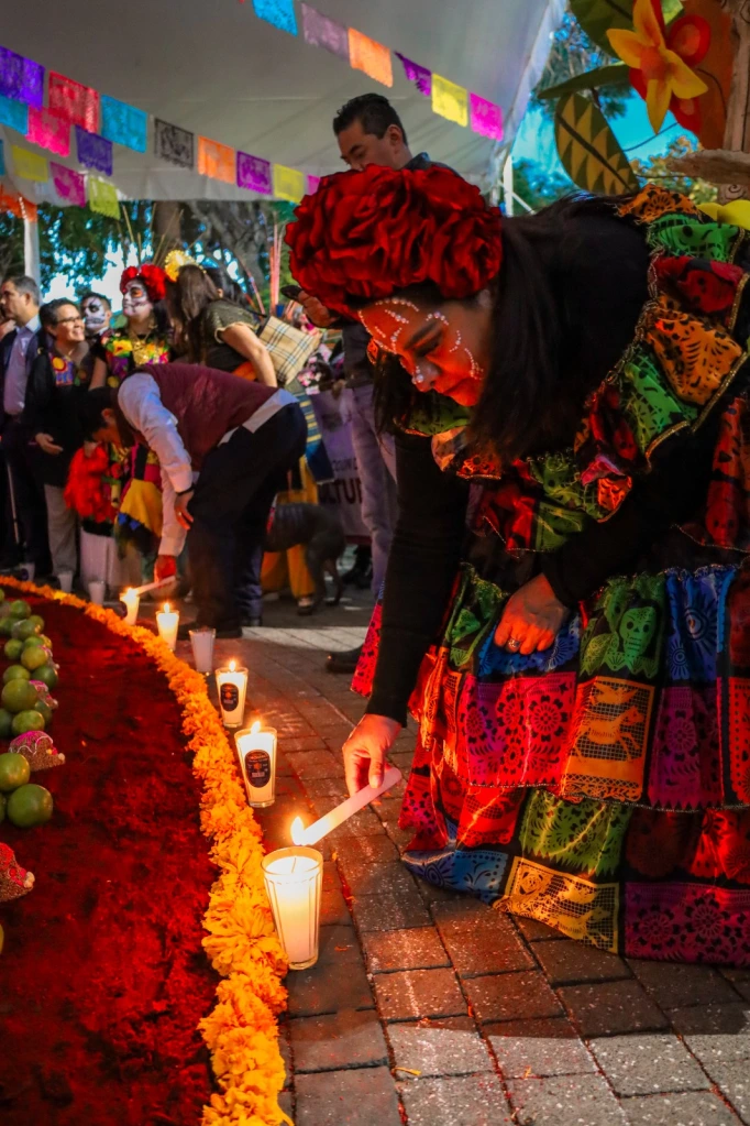 Mega Desfilé en Texcoco Edoméx Abarrotan de Catrinas y Catrines calles del municipio