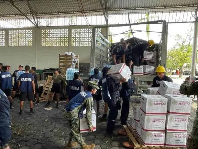 Canasta Básica entregan en 24 Colonias de Acapulco en Gurrero en apoyo a Damnificados