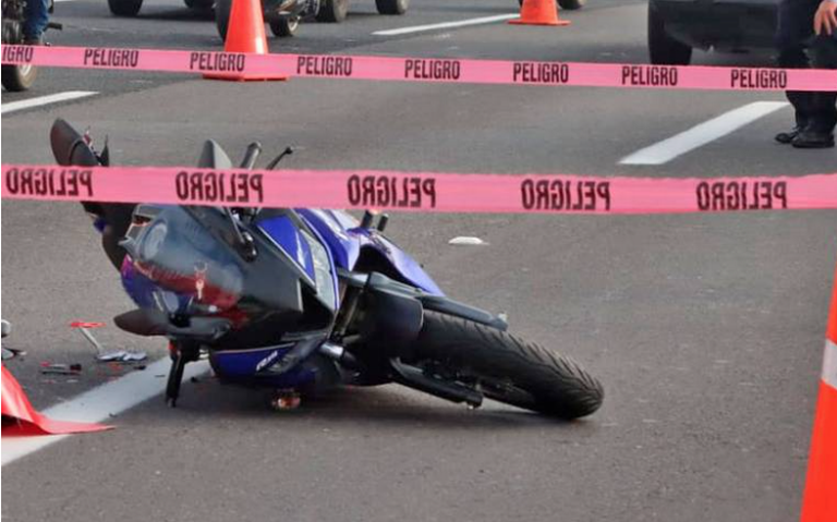Muere motociclista al derrapar sobre la México-Querétaro