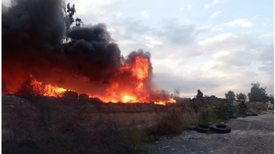Se registra un fuerte incendio al interior del Parque Cuitláhuac en Iztapalapa