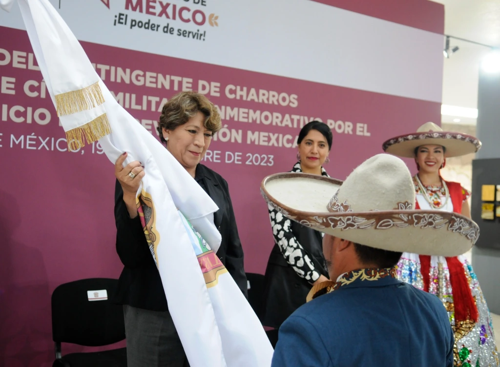 La Gobernadora Delfina Gómez Álvarez abandera a la Delegación mexiquense que participará en el Desfile por e l 113 Aniversario del Inicio de la Revolución Mexicana