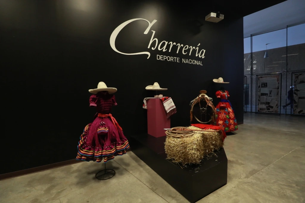 La Noche de Museos llega al Centro Cultural Mexiquense Bicentenario; está enfocada en la exposición “AresTHE A. El arte de la escena”