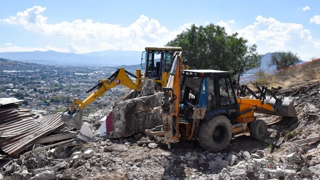 Llegan al Auxilio de Chimalhuacán Edoméx Tras Desplome de Tanque Elevado