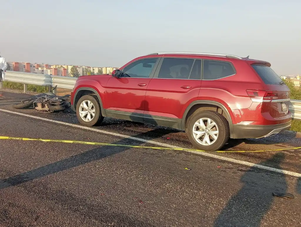 Motociclista pierde la Vida al ser Arrollado por Camioneta y quedar Destrozado en la México Pachuca