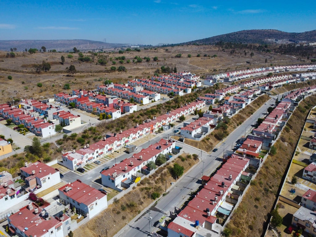 Vivienda digna y regularizada es palanca de desarrollo en el Estado de México, coinciden GEM y COPARMEX