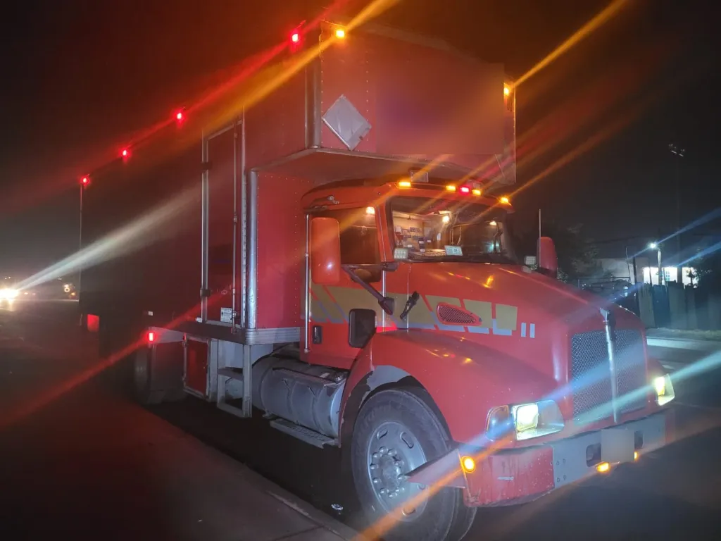 Tracto Camión Abandonan con Bidones y Tambos en Huehuetoca Edoméx