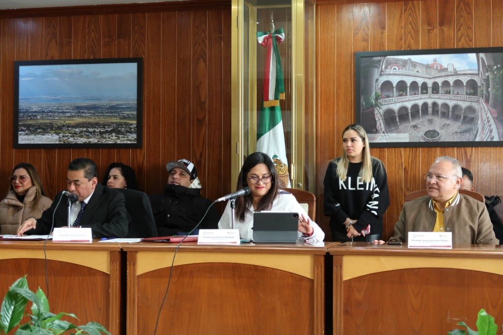 Otorga licencia Cabildo de Texcoco en Edoméx, Definitiva a Sandra Luz Falcón