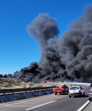 Durante el día Cerrada por 12 horas la Autopista Esperanza Puebla México por Explosión de Camión