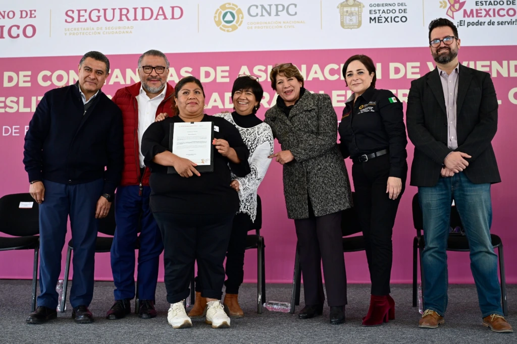 Gobernadora Delfina Gómez entrega 210 viviendas a familias damnificadas por el desgajamiento del Cerro del Chiq uihuite en el Edoméx