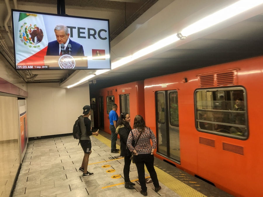 Diputados del PAN denuncian spots de Morena en pantallas del Metro