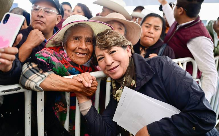 Más de 400 mil beneficiarias reciben la tarjeta Mujeres del Bienestar en la primera fase