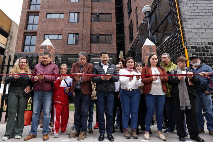 Batres entrega el edificio Centauro en la Doctores
