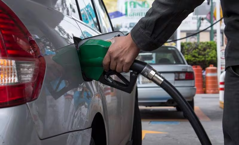 Pago de comisiones con tarjeta de crédito, afecta a gasolineros