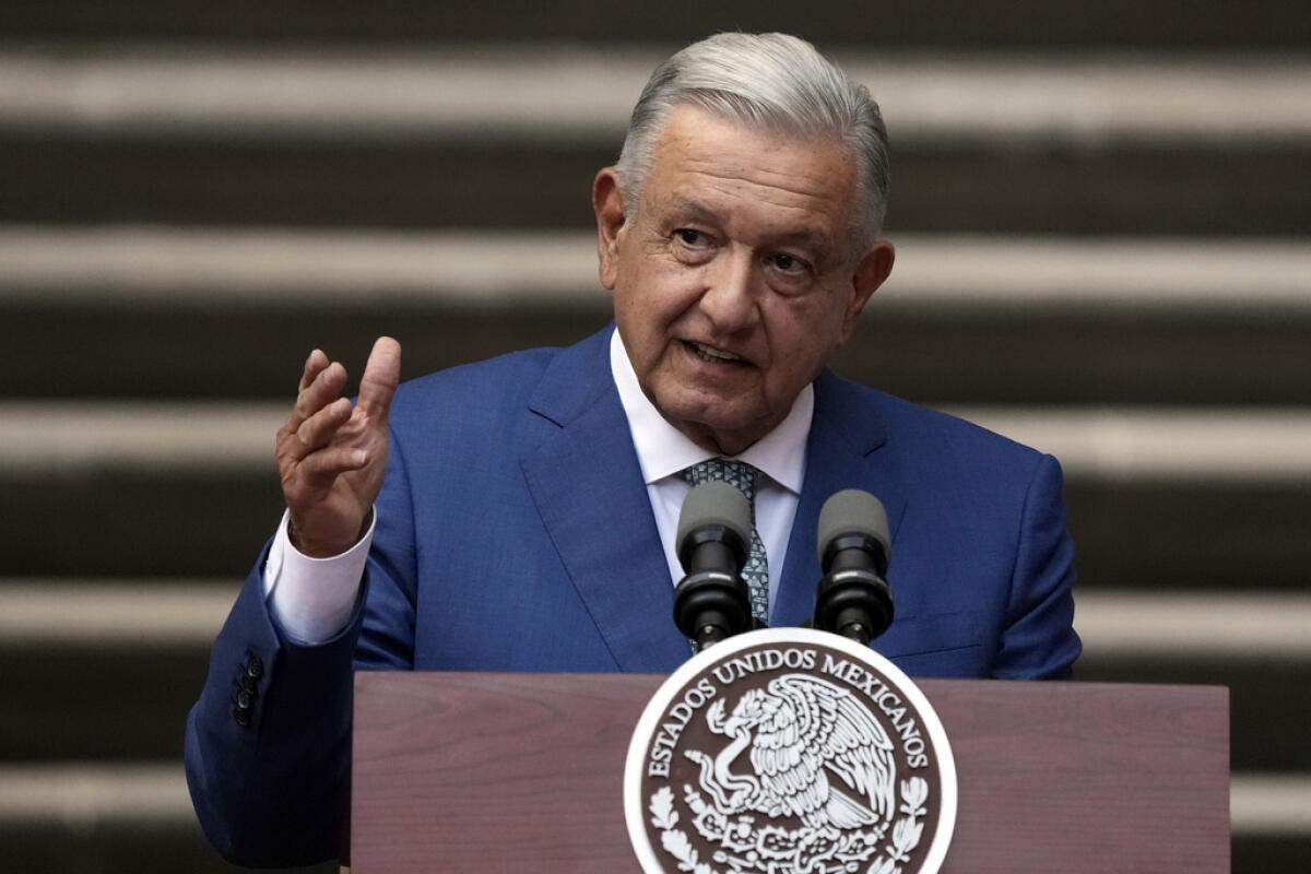 La Barriada/Martín Aguilar/Cae más un Obrador que un cojo