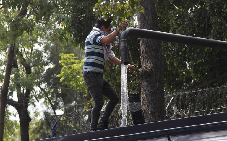 Tlalpan y Sacmex apoyan a habitantes afectados por escasez de agua con pipas