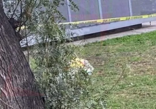 Dejan cadáver de una fémina en Plaza Cortijo en Ixtapaluca