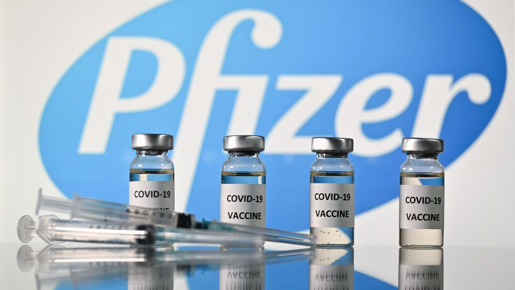 Pfizer México recomienda vacunarse en centros autorizados