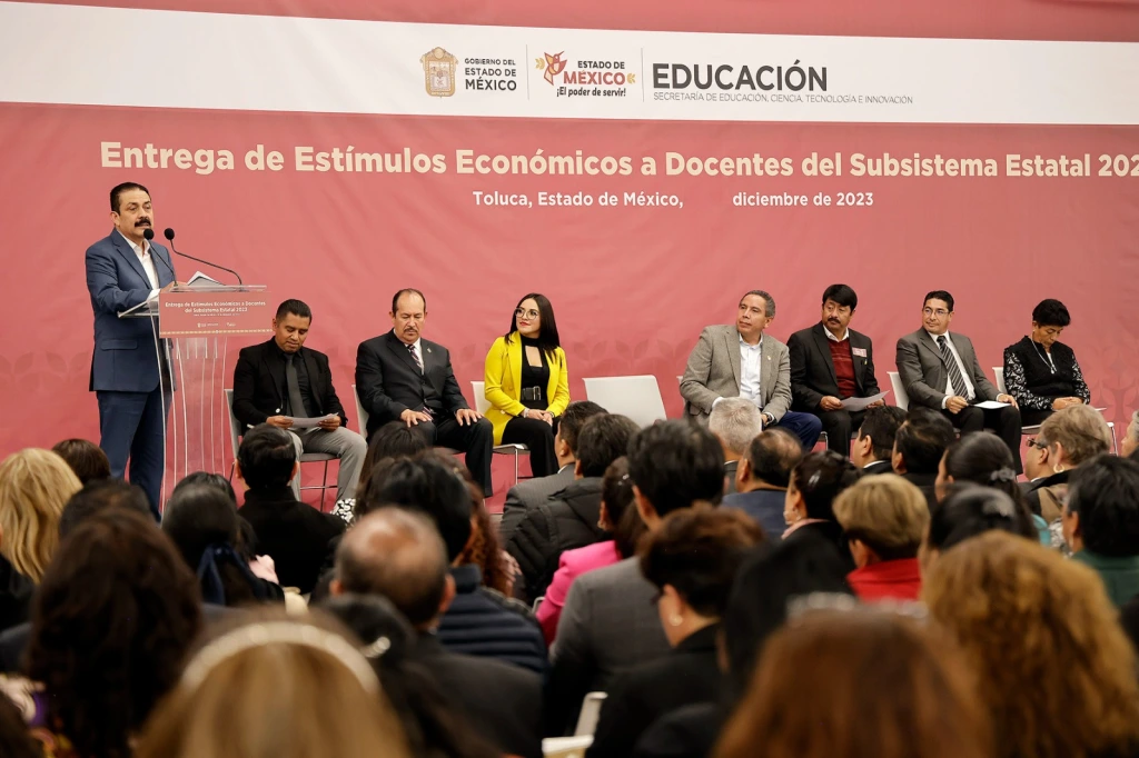 Más de 4 mil 600 docentes del Subsistema Educativo Estatal reciben estímulos económicos
