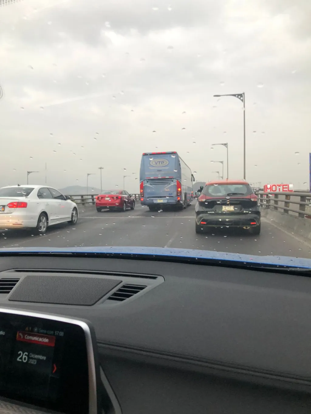 Caos la mañana de este Martes por Autobús de Pasajeros que se Quedó Parado por el Puente la Concordia en la M éxico Puebla