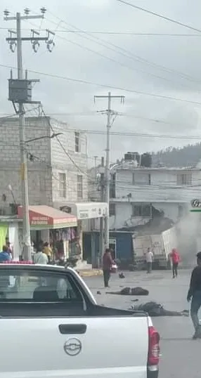 Se impacta Tráiler CONTRA CAS AY AUTOS EN Tultitlan Edoméx