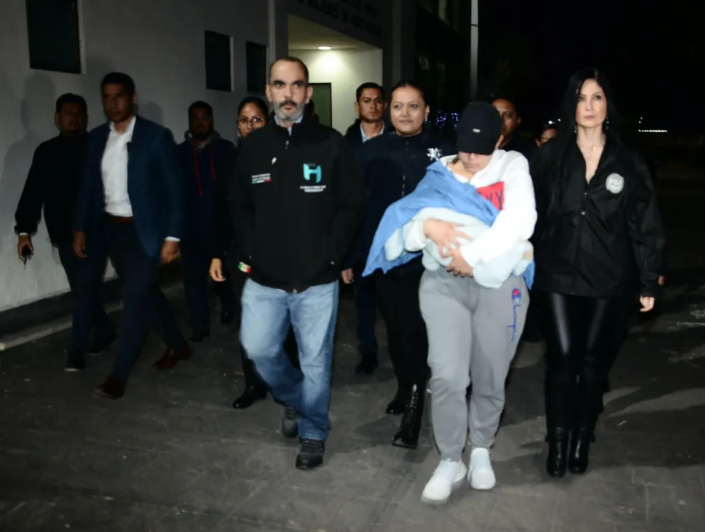 Custodió SSE a recién nacido y padres durante su regreso al Estado de Hidalgo