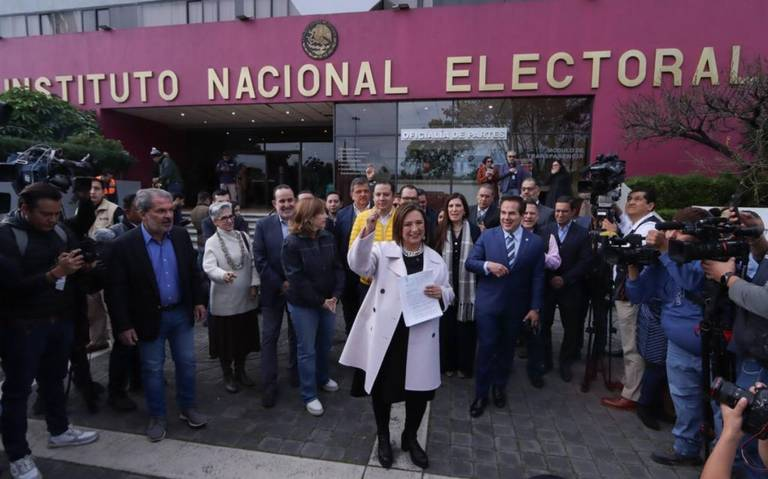 INE recibe queja de Xóchitl Gálvez contra Claudia Sheinbaum, AMLO y Morena