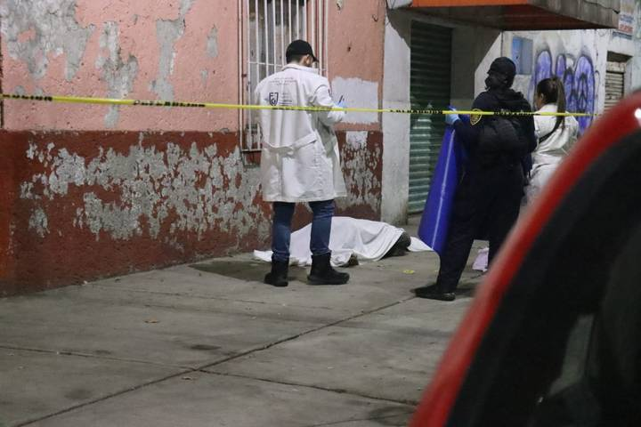 Muere sujeto por causas naturales en la Obrera