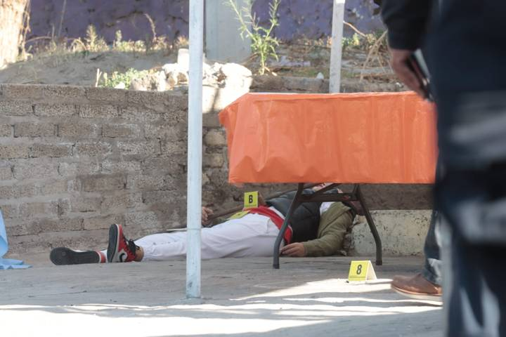 Ejecutan a dos féminas en un puesto de comida en Tlalnepantla