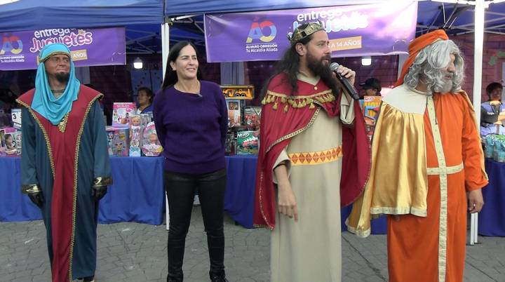 Se adelanta los Reyes Magos en Álvaro Obregón para entregar juguetes