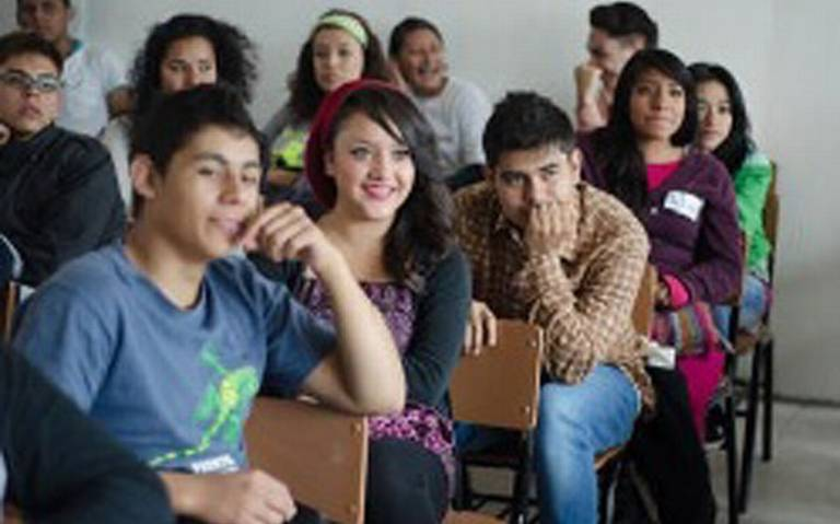 Batres les pide a jóvenes que no s dejen vencer al problema de las drogas duras