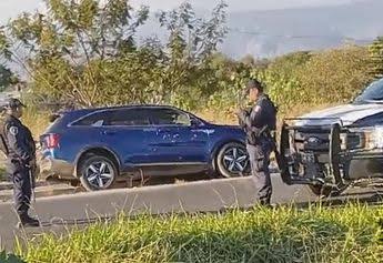 Asaltantes atacan a familia sobre la carretera Cuautla-Cuernavaca dejando tres muertos y dos menores heridos